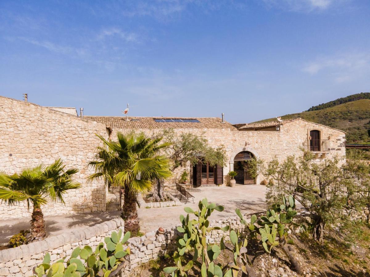 Masseria Fortificata Lo Zafferaneto Buccheri Exteriör bild
