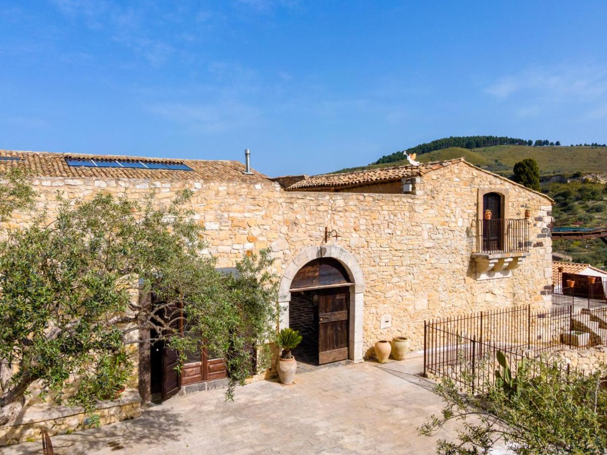 Masseria Fortificata Lo Zafferaneto Buccheri Exteriör bild