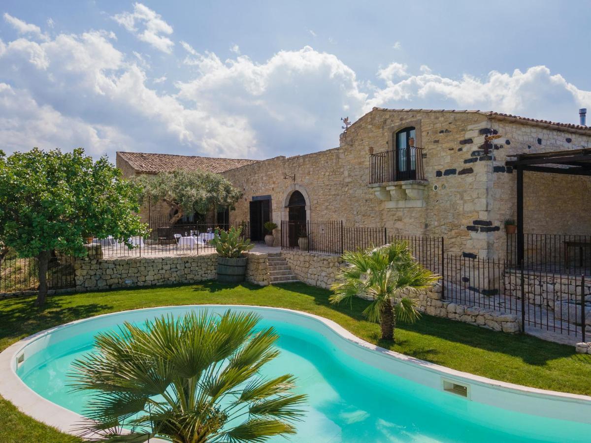 Masseria Fortificata Lo Zafferaneto Buccheri Exteriör bild