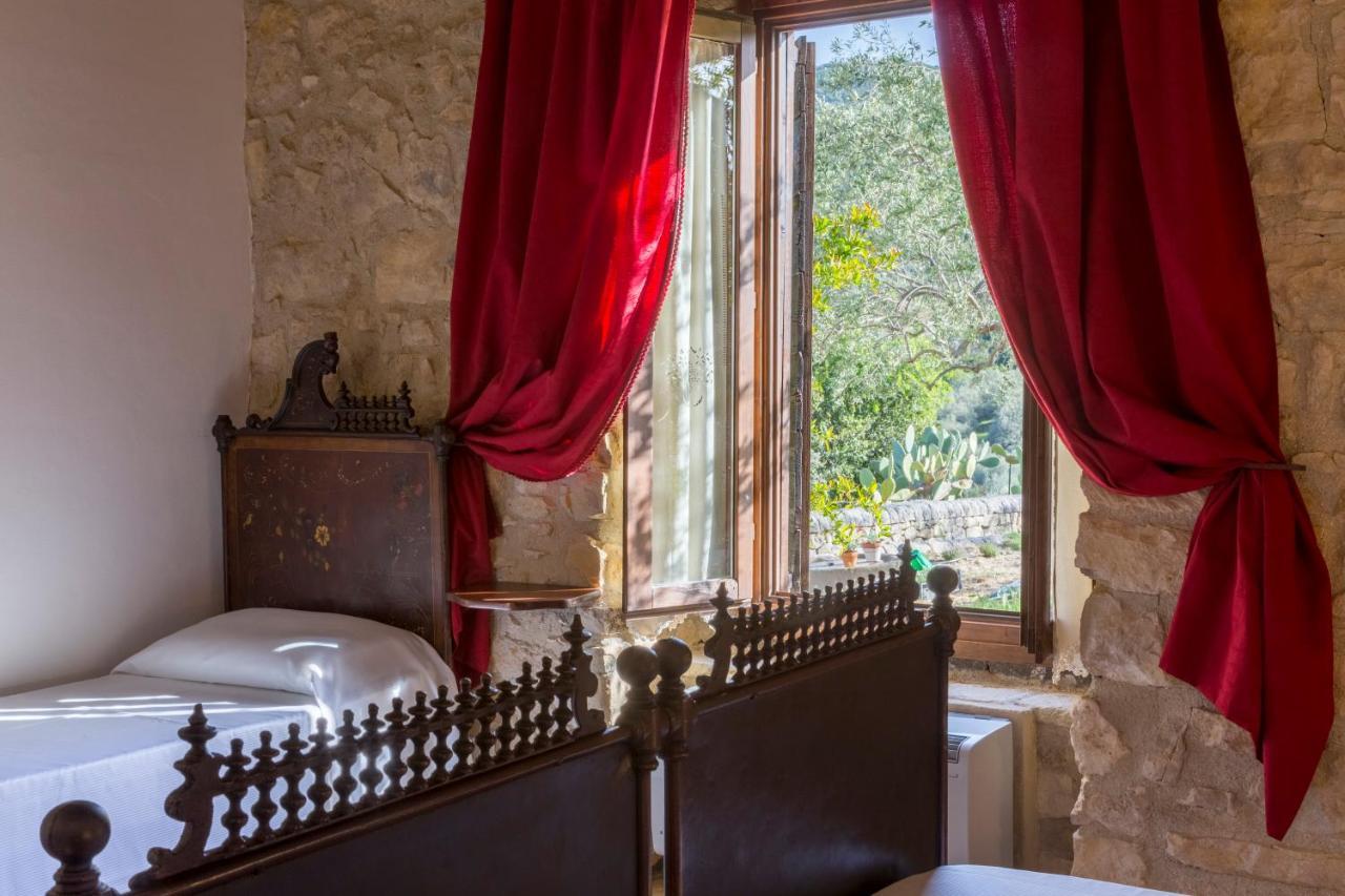 Masseria Fortificata Lo Zafferaneto Buccheri Exteriör bild
