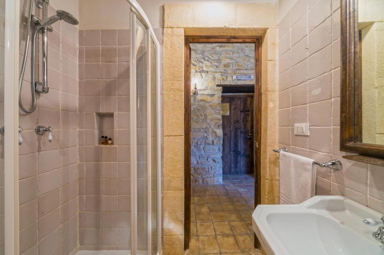 Masseria Fortificata Lo Zafferaneto Buccheri Exteriör bild
