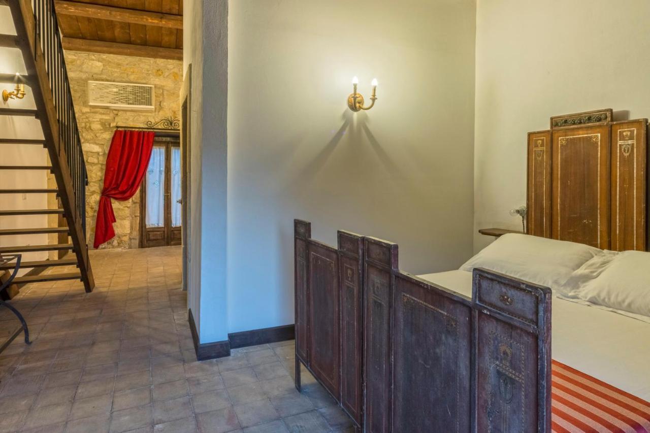 Masseria Fortificata Lo Zafferaneto Buccheri Exteriör bild