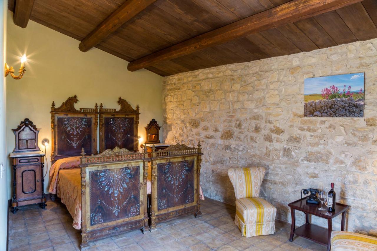 Masseria Fortificata Lo Zafferaneto Buccheri Exteriör bild