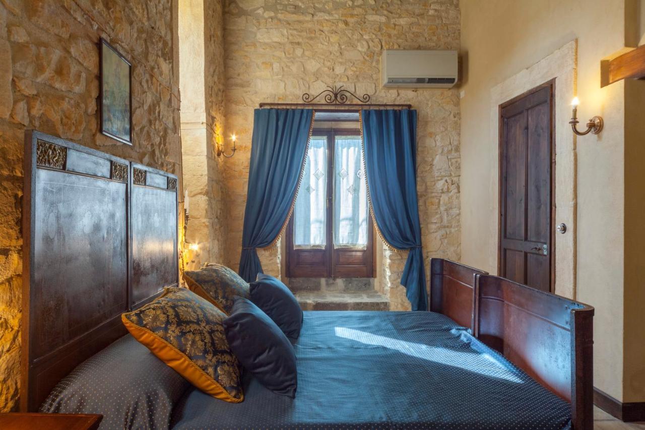 Masseria Fortificata Lo Zafferaneto Buccheri Exteriör bild