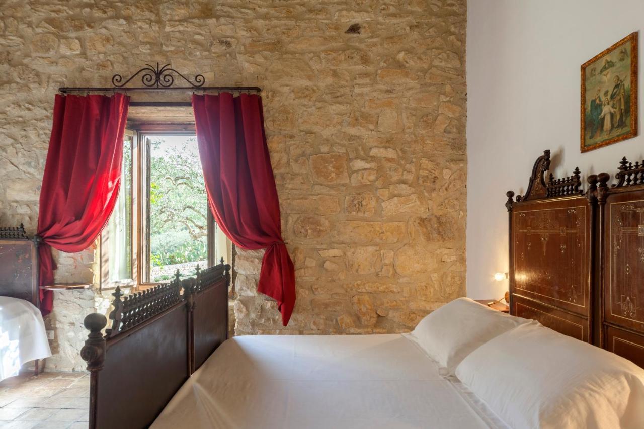 Masseria Fortificata Lo Zafferaneto Buccheri Exteriör bild
