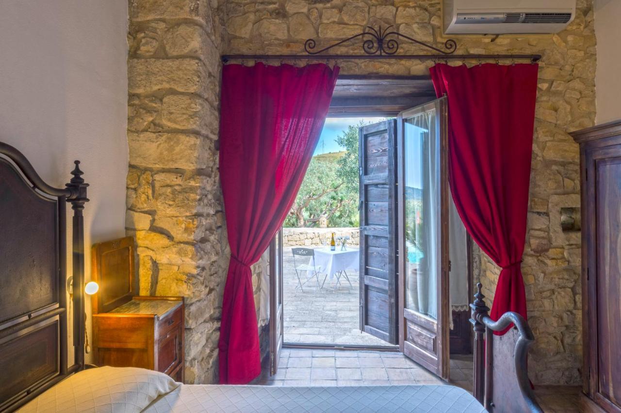 Masseria Fortificata Lo Zafferaneto Buccheri Exteriör bild