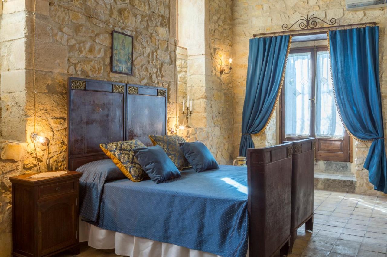 Masseria Fortificata Lo Zafferaneto Buccheri Exteriör bild