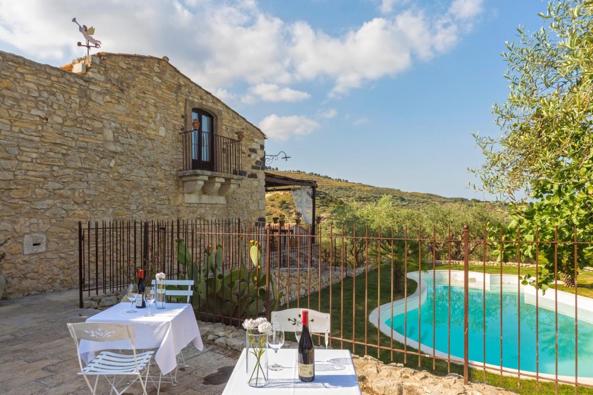 Masseria Fortificata Lo Zafferaneto Buccheri Exteriör bild
