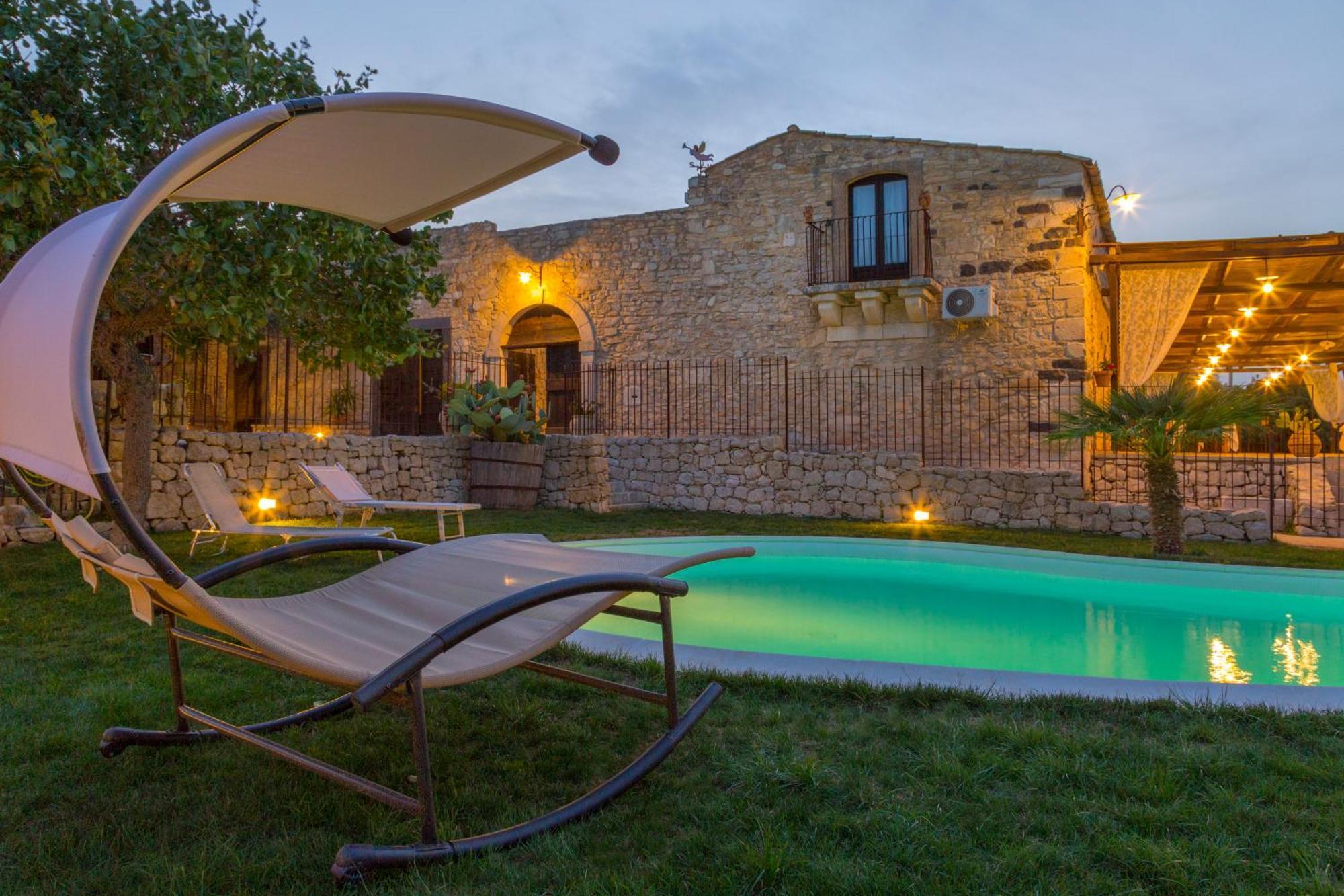 Masseria Fortificata Lo Zafferaneto Buccheri Exteriör bild